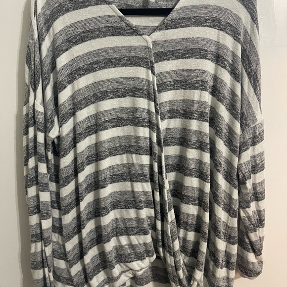 Cato XL Gray, Black, & Cream Long Sleeve Cross Front Shirt - Picture 1 of 7